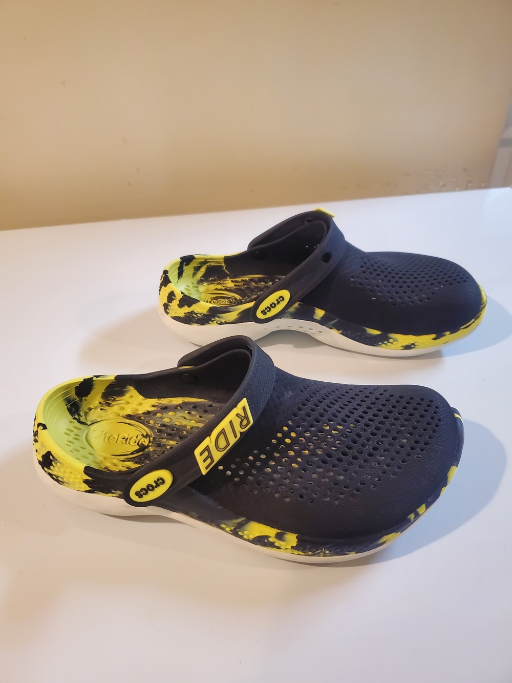 Crocs LiteRide 360 Clog
in the "Black Neon Yellow - Picture 9 of 11
